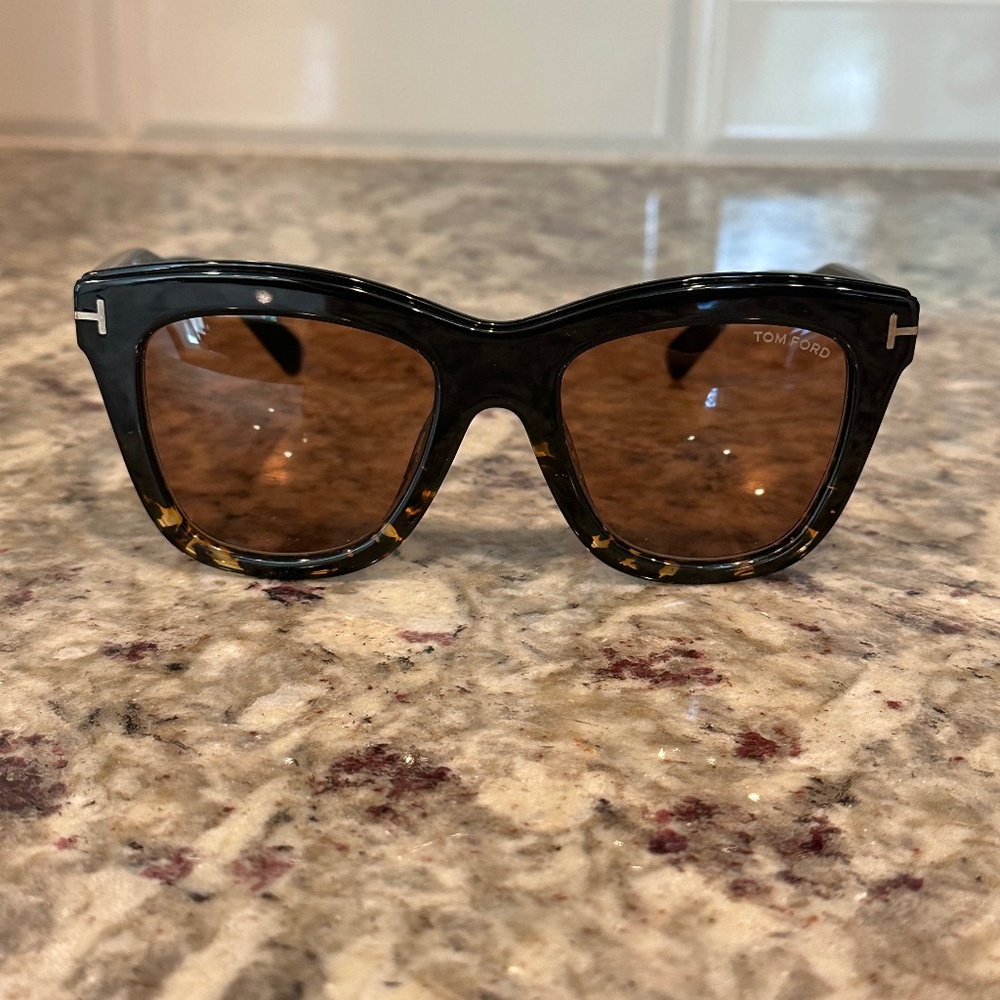 Like New Tom Ford Julie Sunglasses